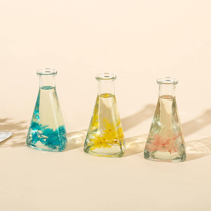 Vinetørket blomst trekantet flaske uten brann innendørs aromaterapi siv diffuser