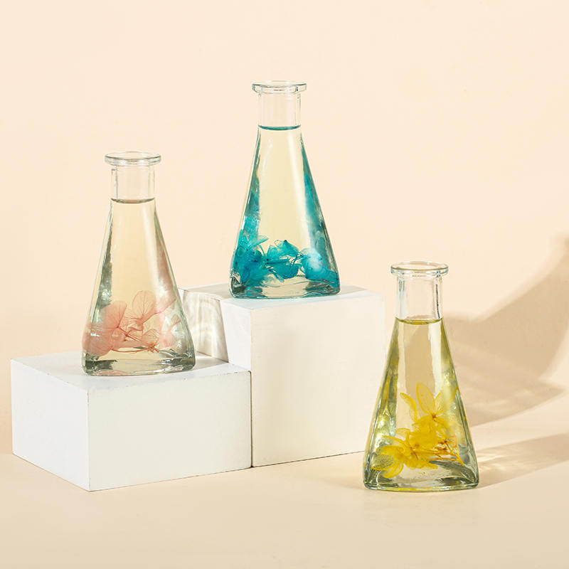 Vinetørket blomst trekantet flaske uten brann innendørs aromaterapi siv diffuser