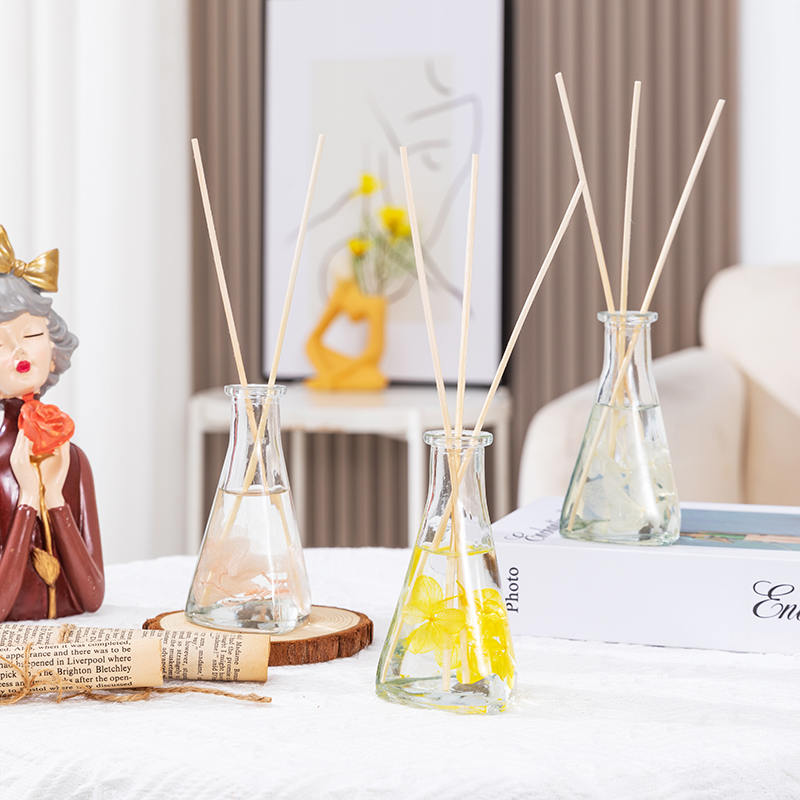 Vinetørket blomst trekantet flaske uten brann innendørs aromaterapi siv diffuser