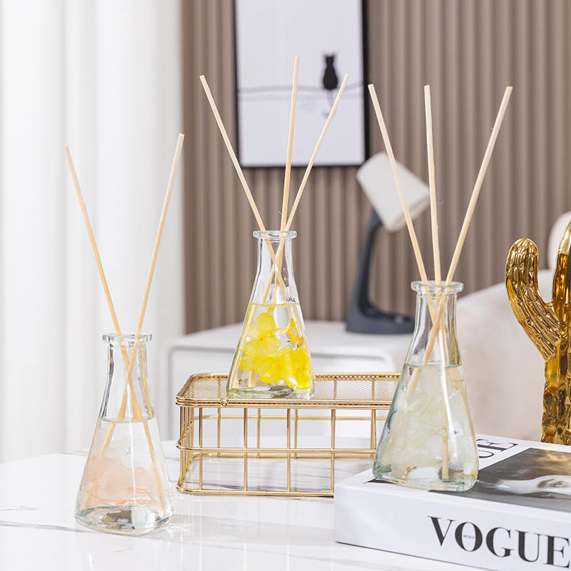 Vinetørket blomst trekantet flaske uten brann innendørs aromaterapi siv diffuser