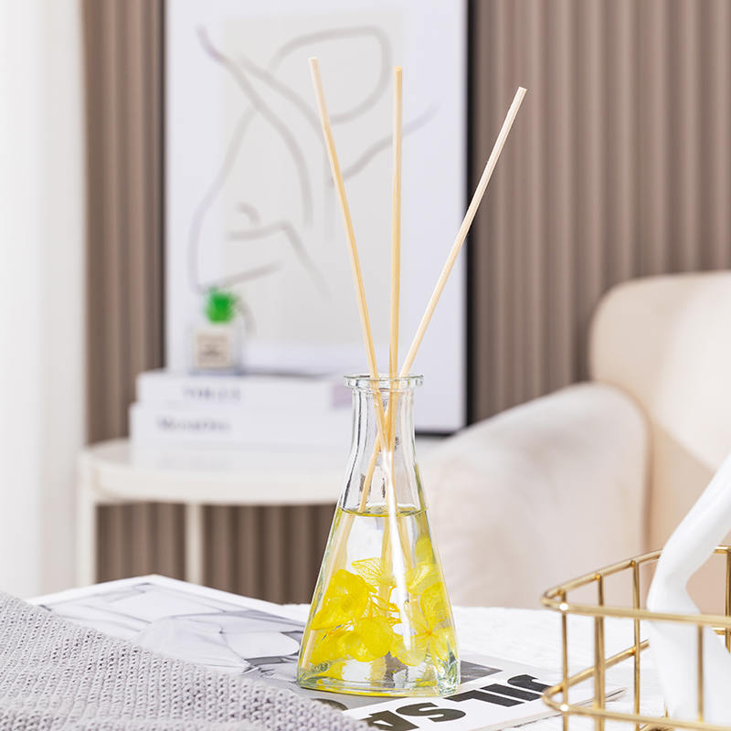 Vinetørket blomst trekantet flaske uten brann innendørs aromaterapi siv diffuser