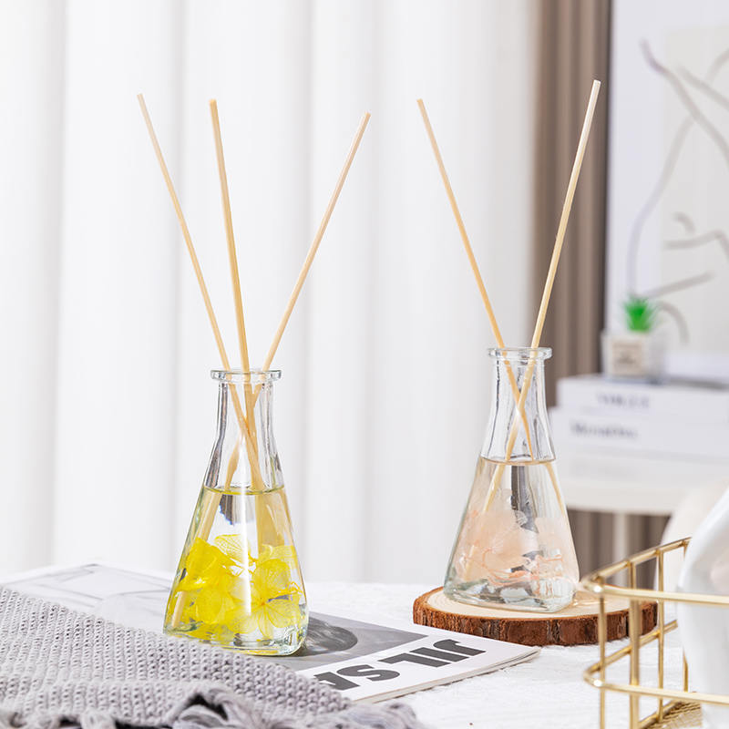 Vinetørket blomst trekantet flaske uten brann innendørs aromaterapi siv diffuser