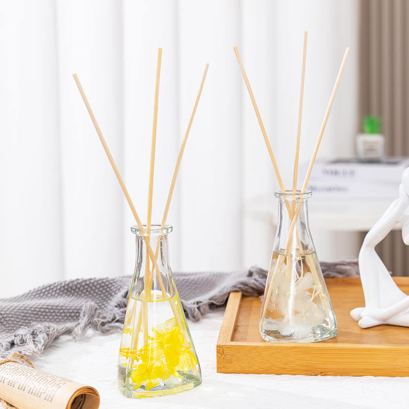 Vinetørket blomst trekantet flaske uten brann innendørs aromaterapi siv diffuser