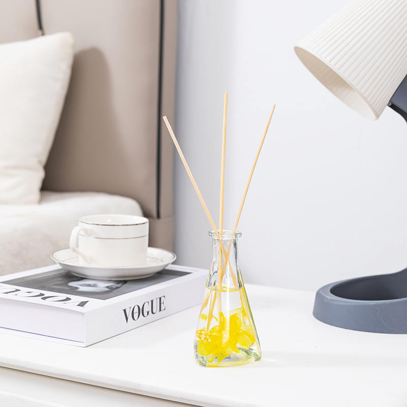 Vinetørket blomst trekantet flaske uten brann innendørs aromaterapi siv diffuser